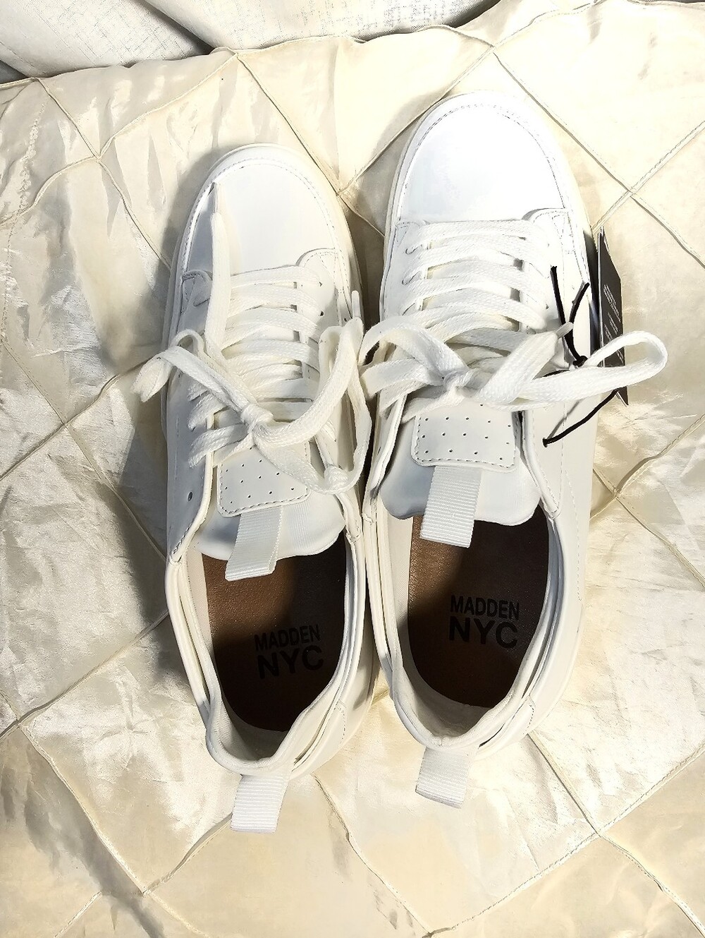 Nwt Madden NYC Sz 8 White Low-Top Sneakers
